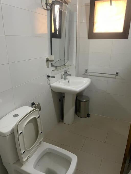 Appartement A Residence Mamouja Dakar Bagian luar foto